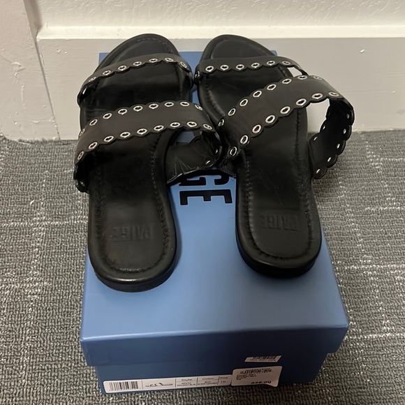 Paige Devyn black scalloped grommet slides, size 10 - Picture 2 of 4